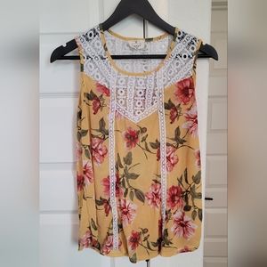 Ember Sleevless Blouse Size Medium With sturdy Lace